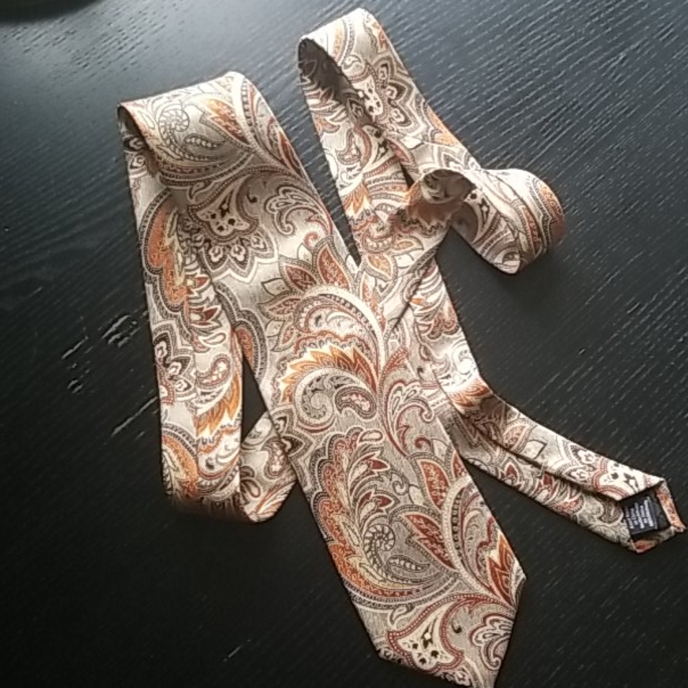 Perry Ellis Portfolio 100% Silk Tie